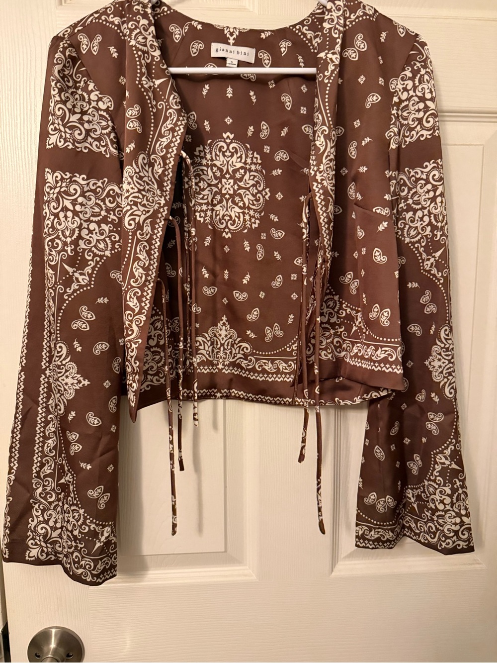 Gianni Bini Brown Paisley Tie-Front Cropped Blouse